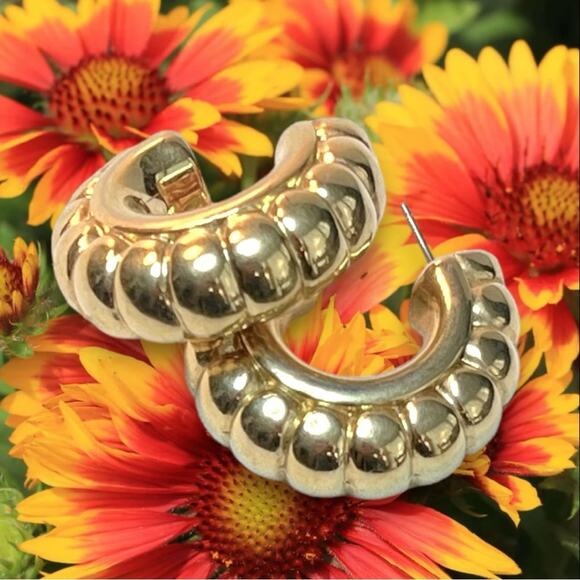 1950s VINTAGE JUDY LEE JEWELRY MID CENTURY EARRINGS GOLDTONE POST HOOPS - Picture 3 of 11